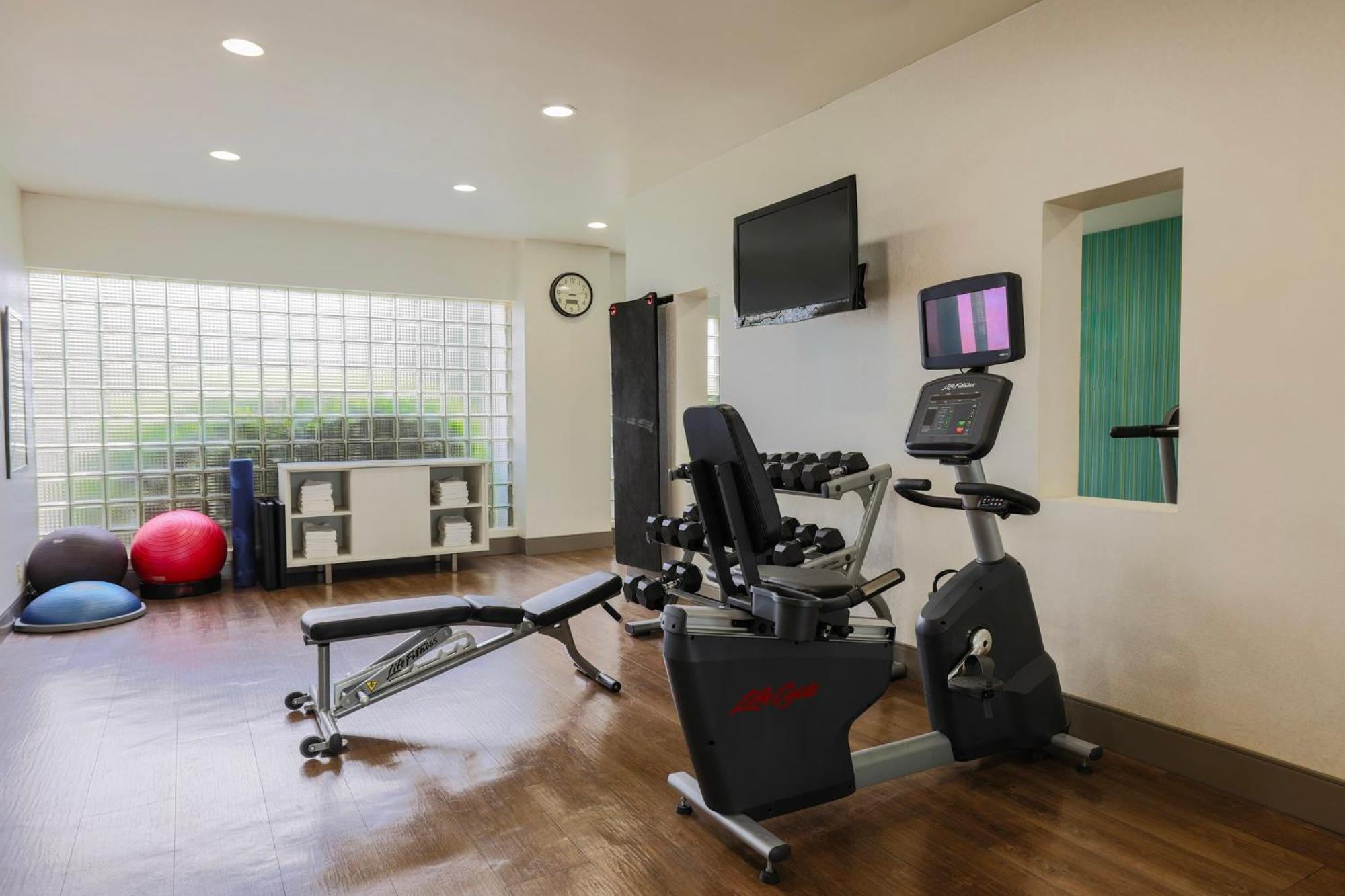 Holiday Inn Express Burlington By Ihg Ngoại thất bức ảnh