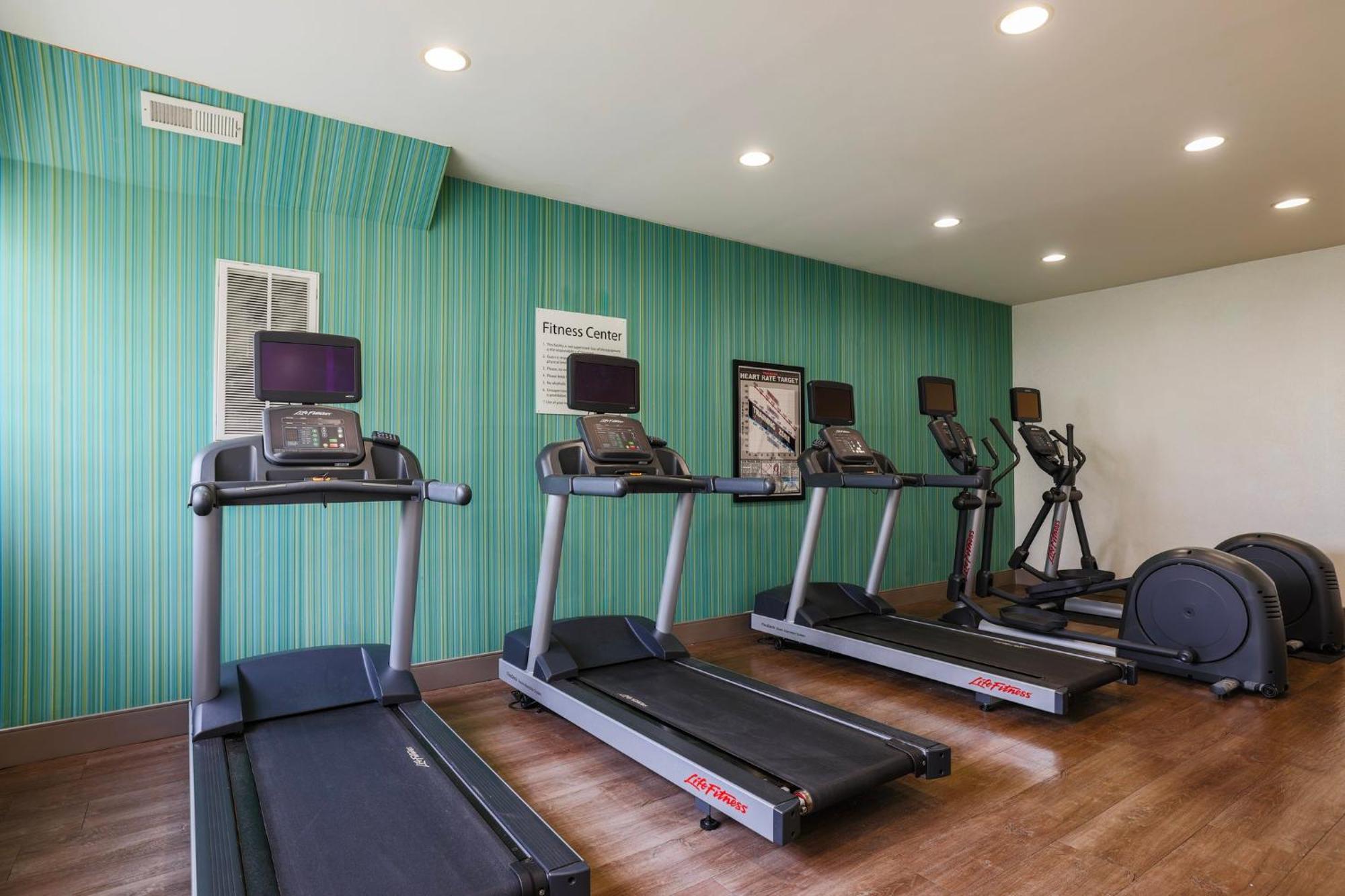 Holiday Inn Express Burlington By Ihg Ngoại thất bức ảnh