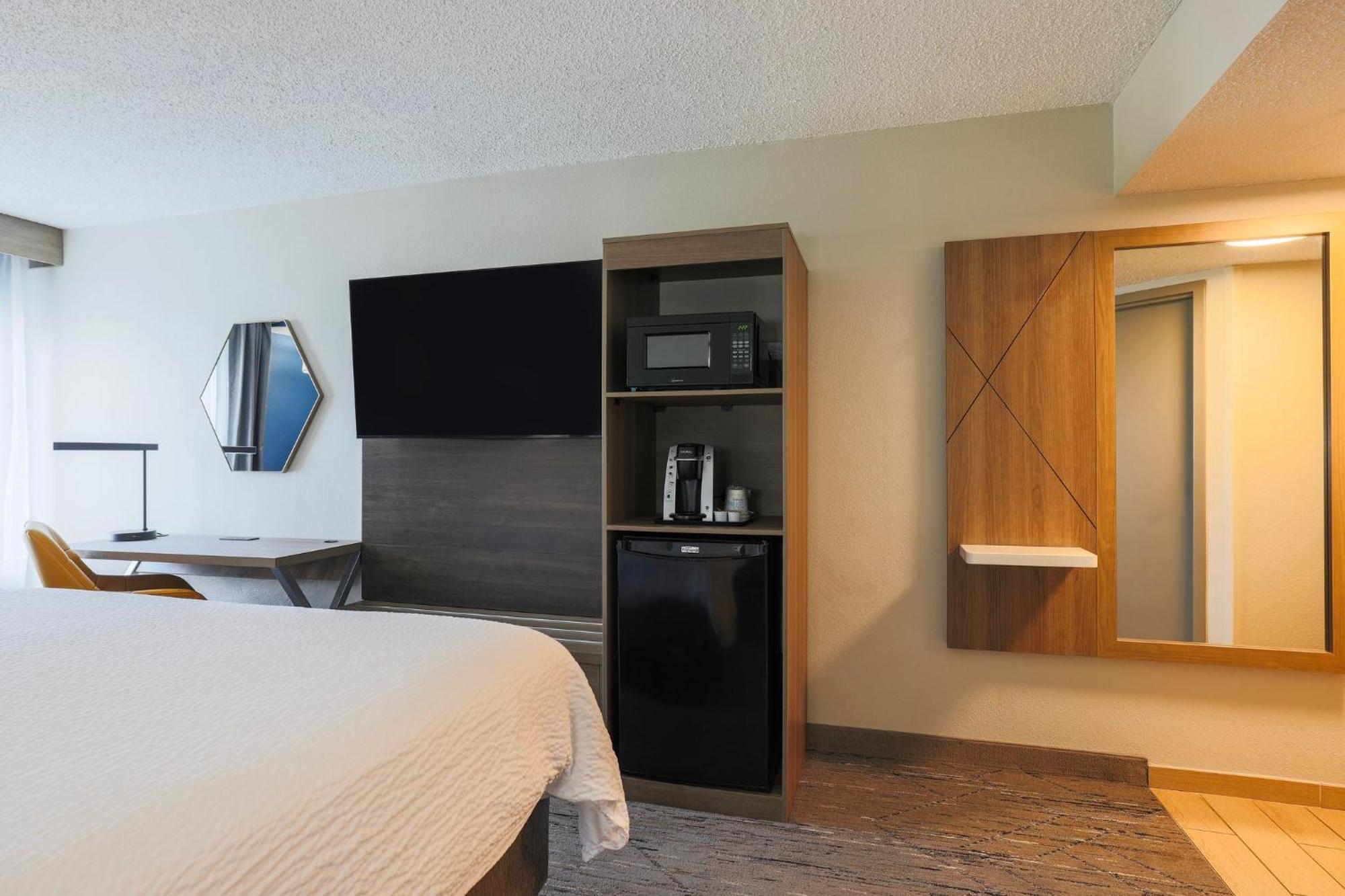 Holiday Inn Express Burlington By Ihg Ngoại thất bức ảnh