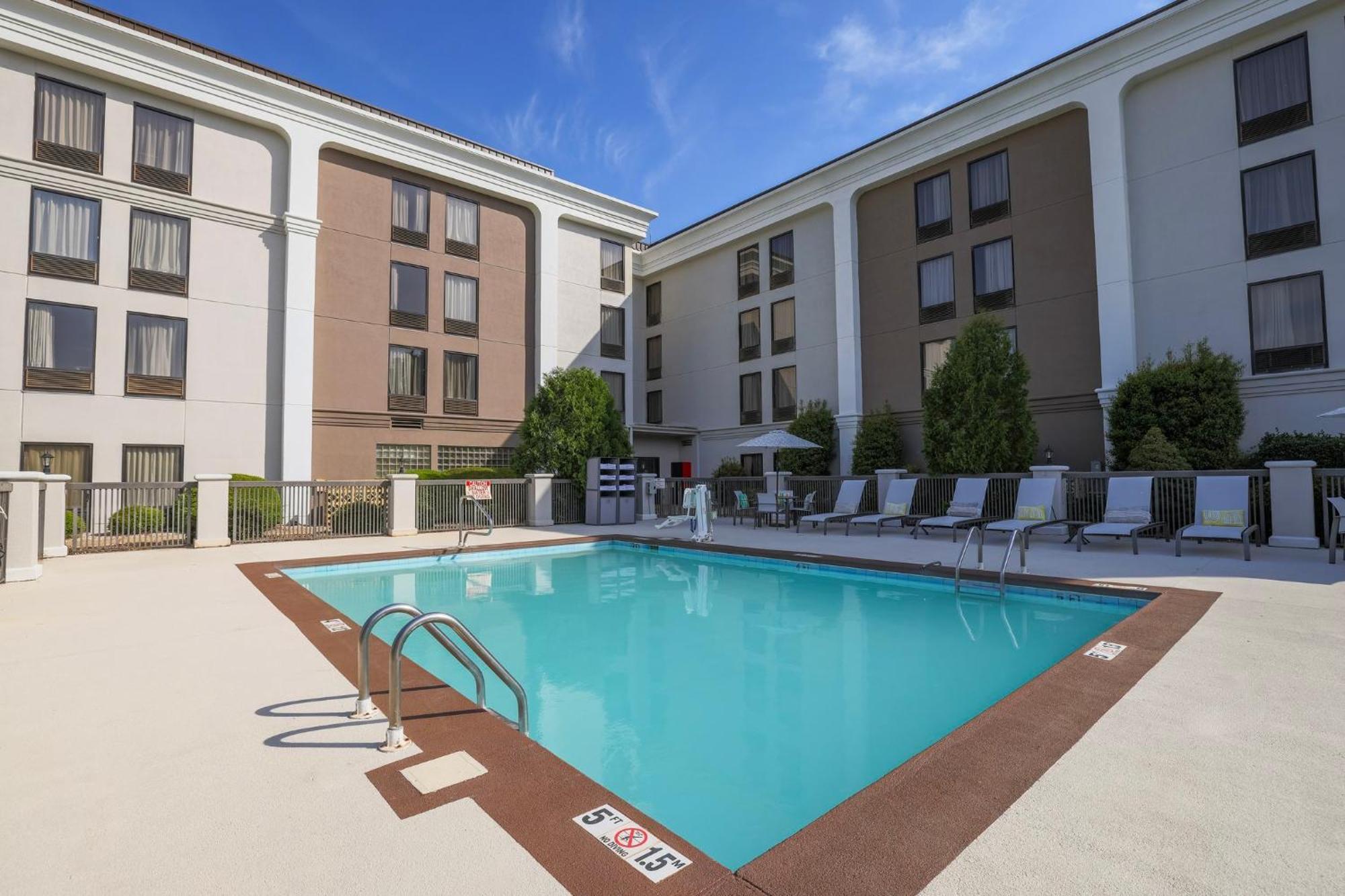 Holiday Inn Express Burlington By Ihg Ngoại thất bức ảnh