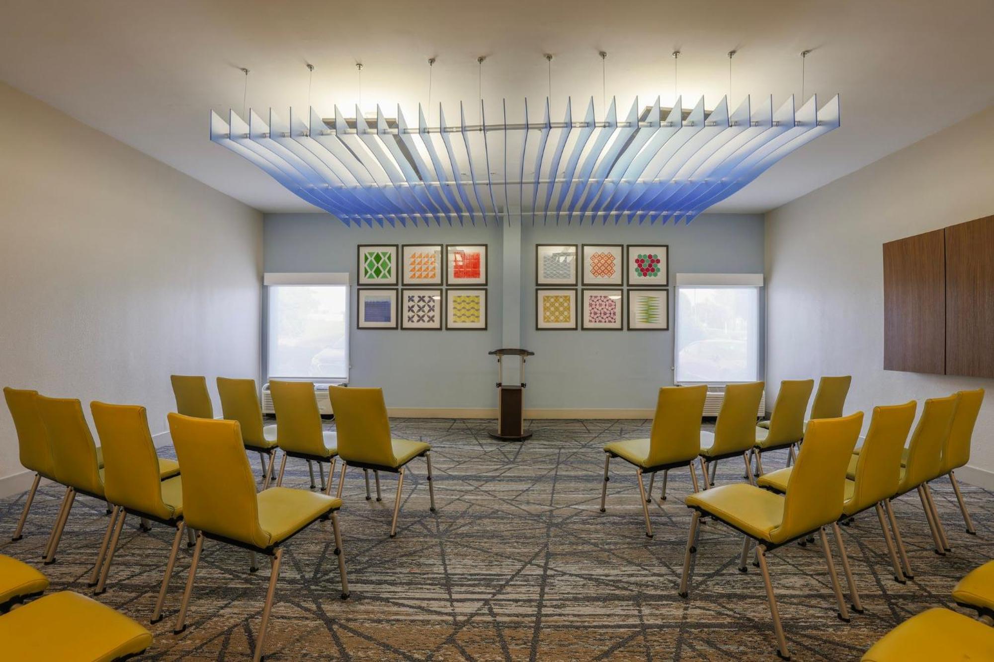 Holiday Inn Express Burlington By Ihg Ngoại thất bức ảnh