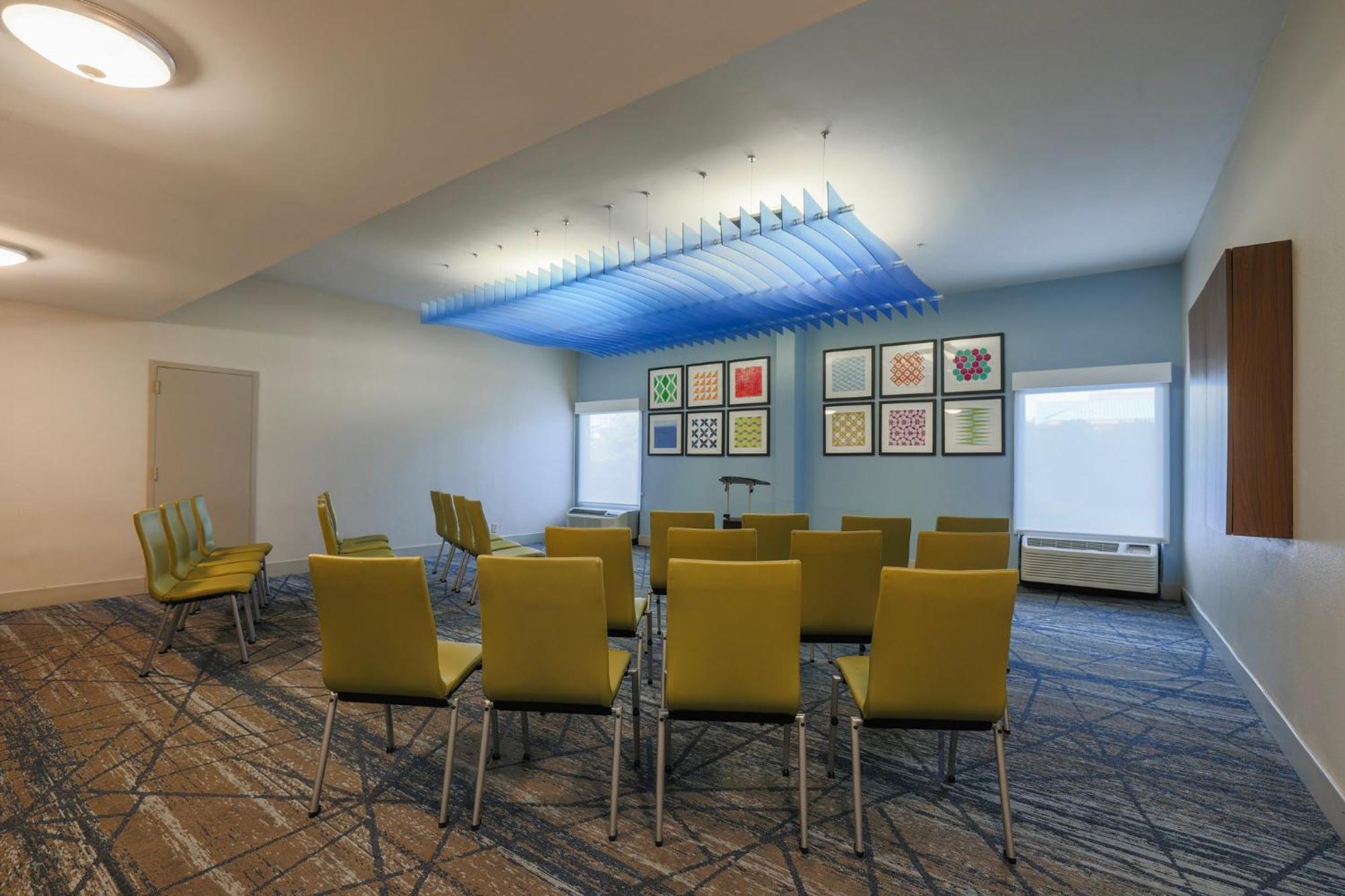 Holiday Inn Express Burlington By Ihg Ngoại thất bức ảnh