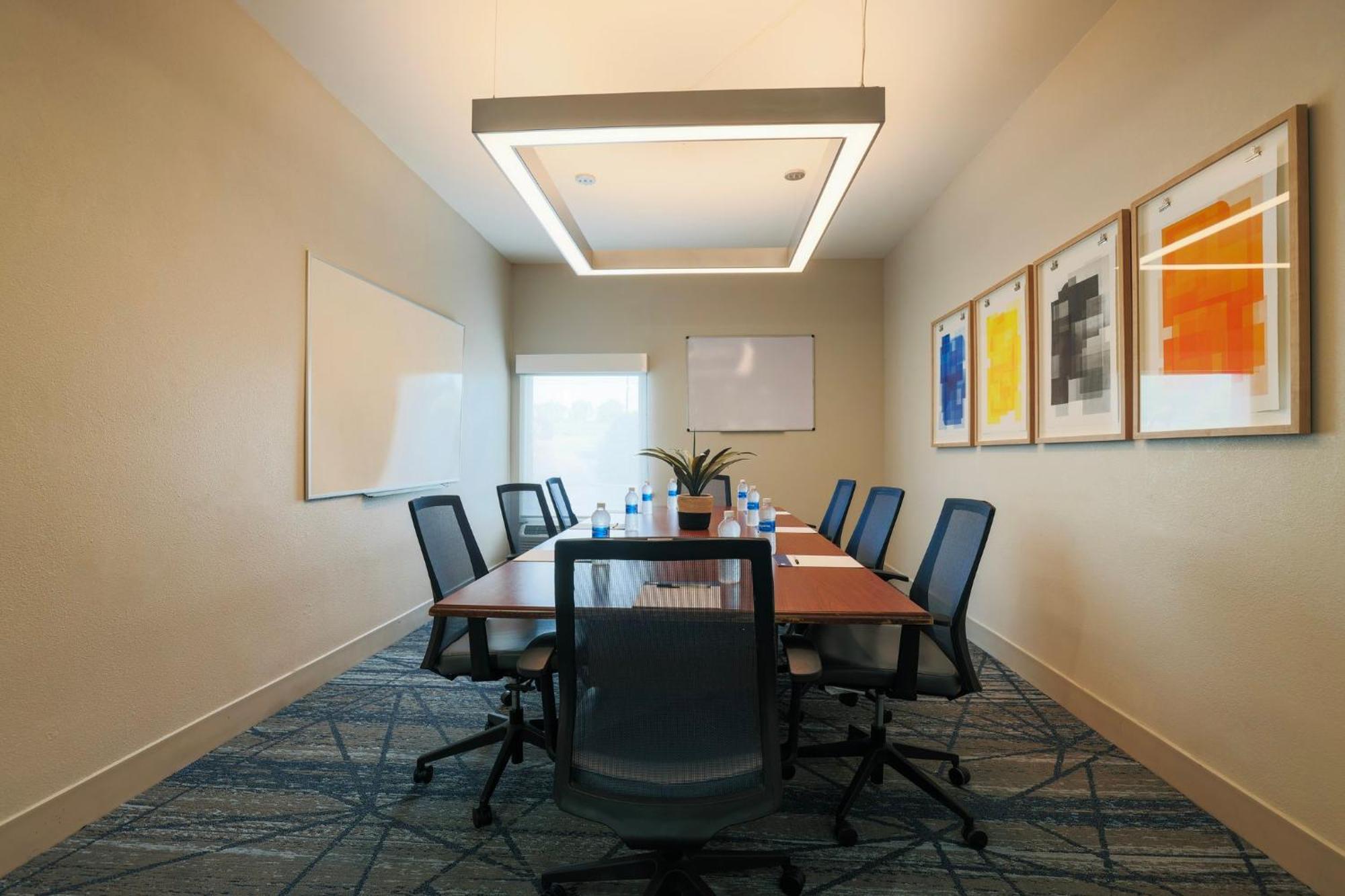 Holiday Inn Express Burlington By Ihg Ngoại thất bức ảnh