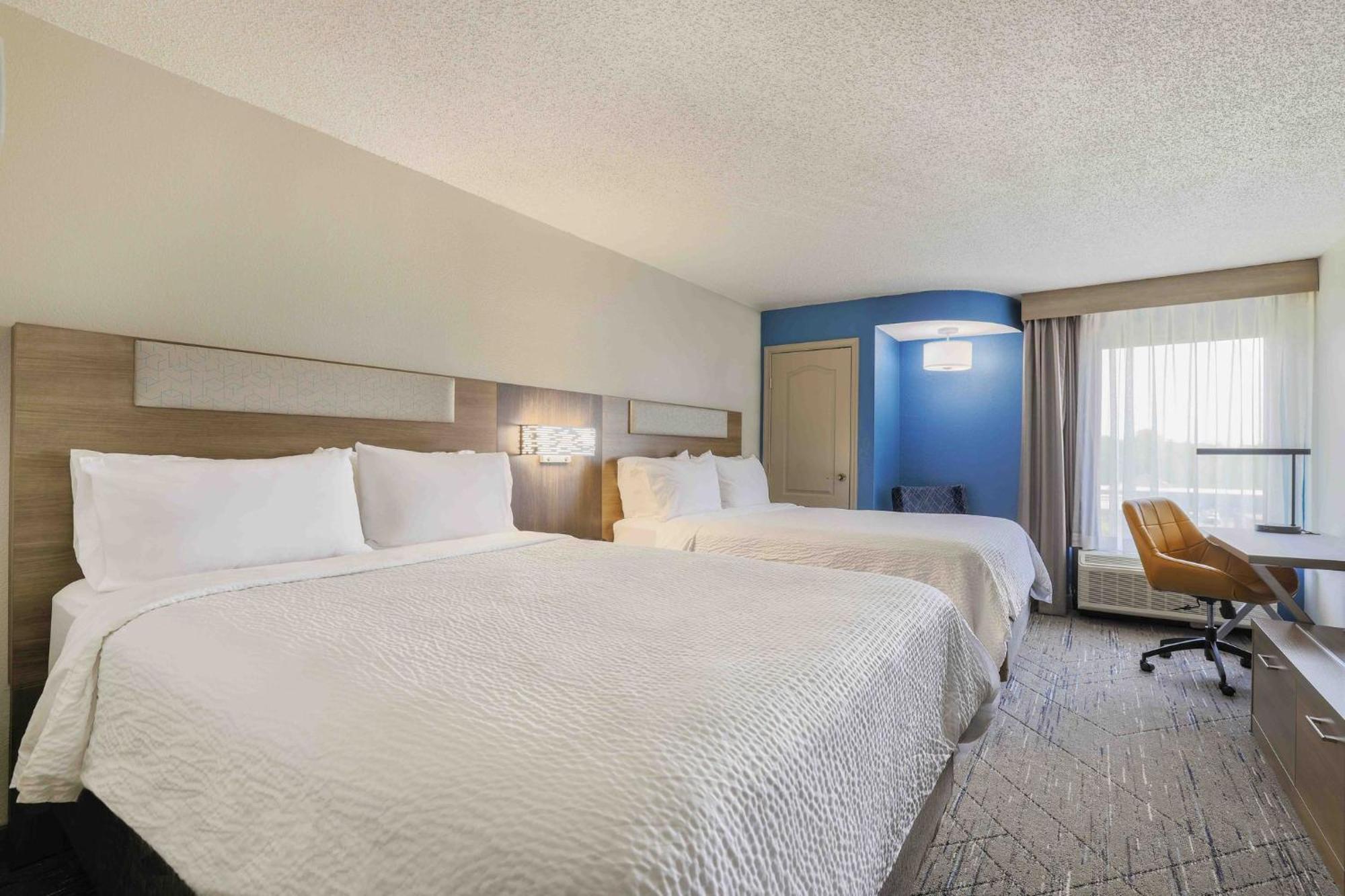 Holiday Inn Express Burlington By Ihg Ngoại thất bức ảnh