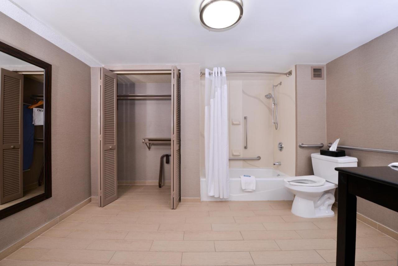 Holiday Inn Express Burlington By Ihg Ngoại thất bức ảnh