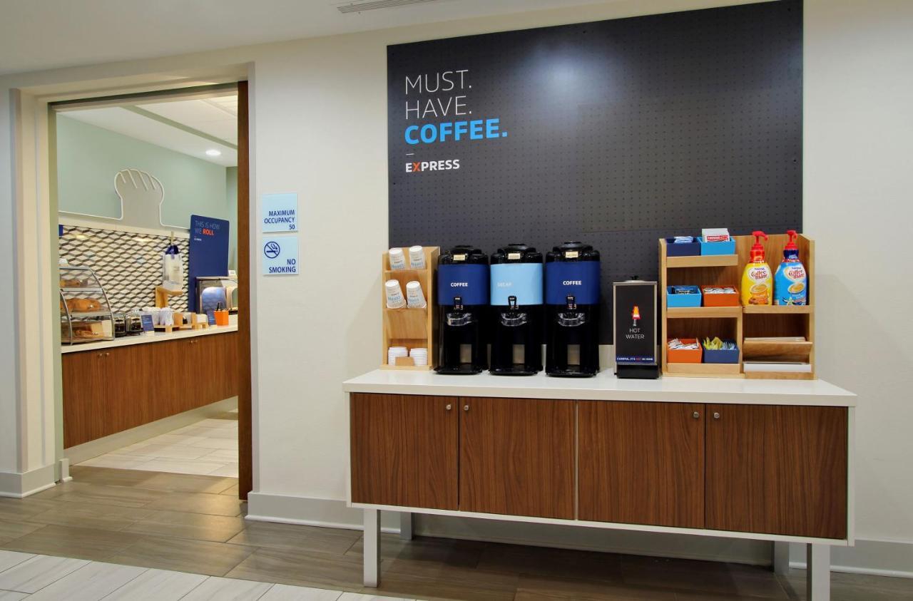 Holiday Inn Express Burlington By Ihg Ngoại thất bức ảnh