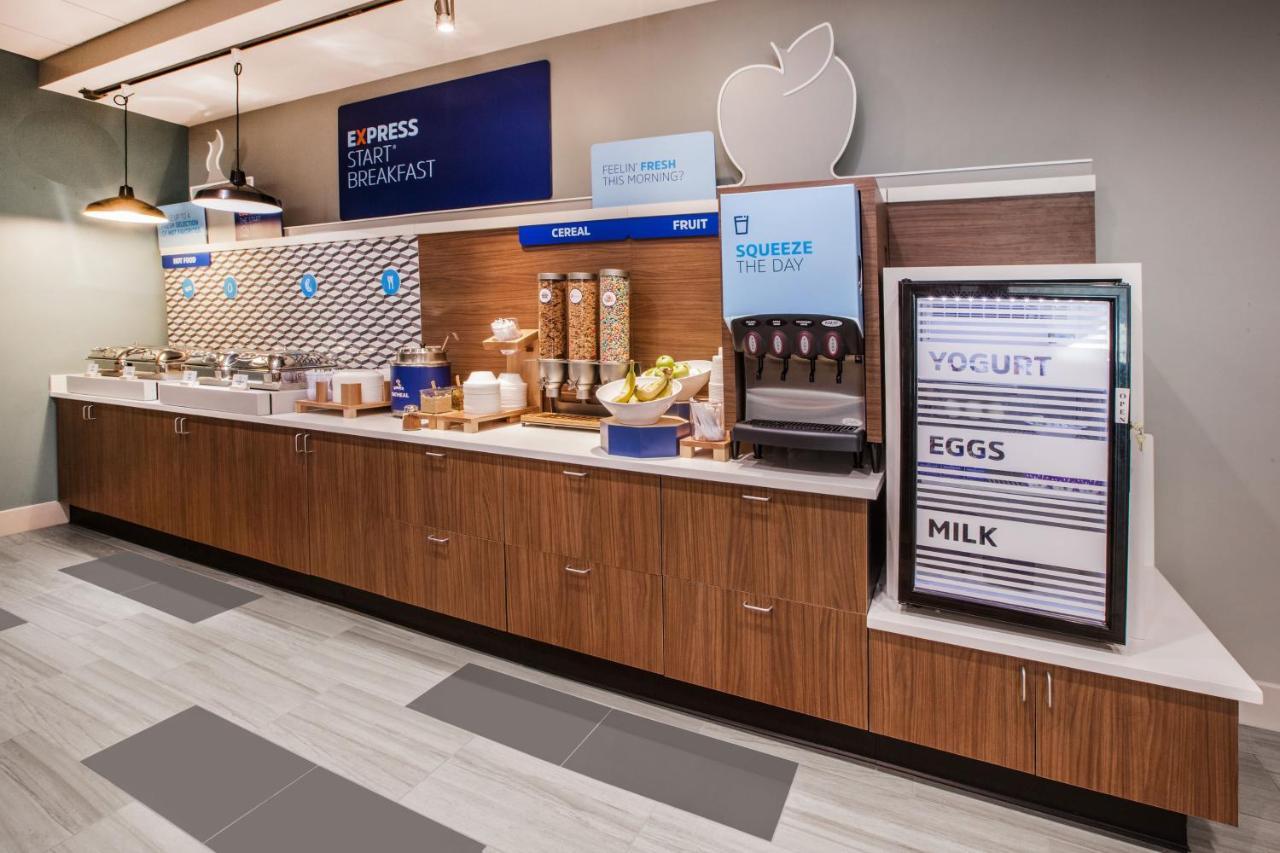 Holiday Inn Express Burlington By Ihg Ngoại thất bức ảnh