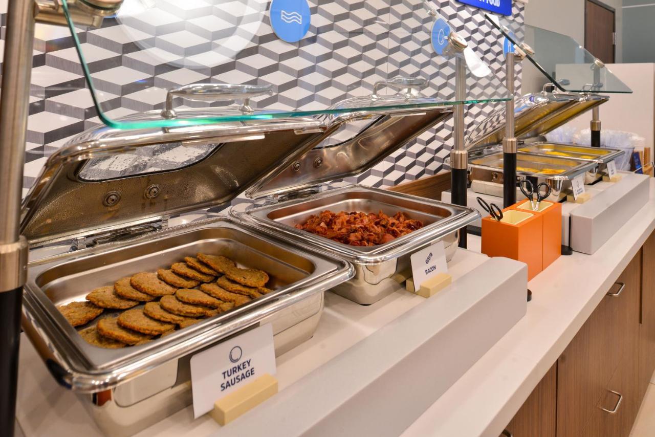 Holiday Inn Express Burlington By Ihg Ngoại thất bức ảnh